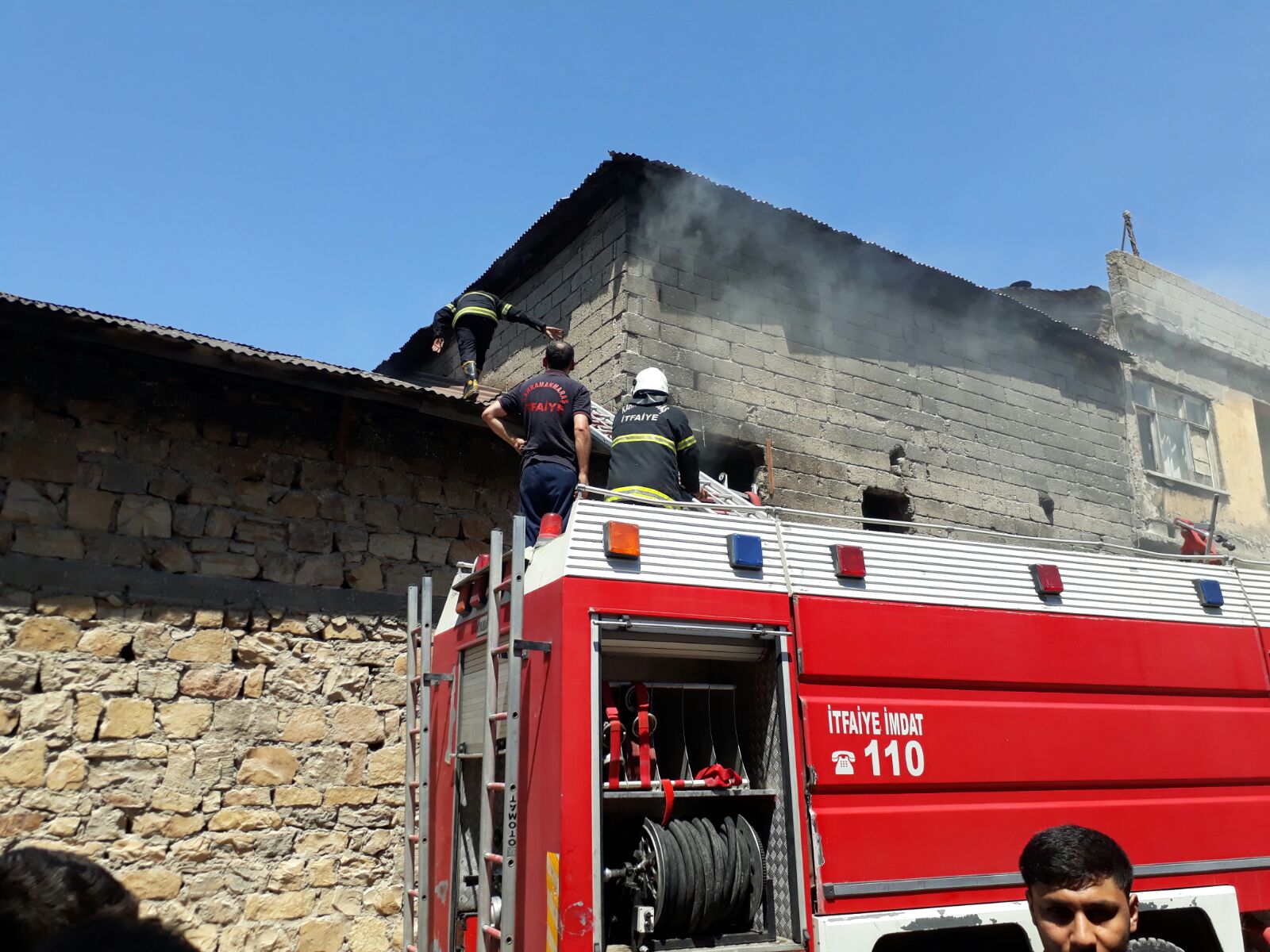 YANGIN BÜYÜMEDEN SÖNDÜRÜLDÜ