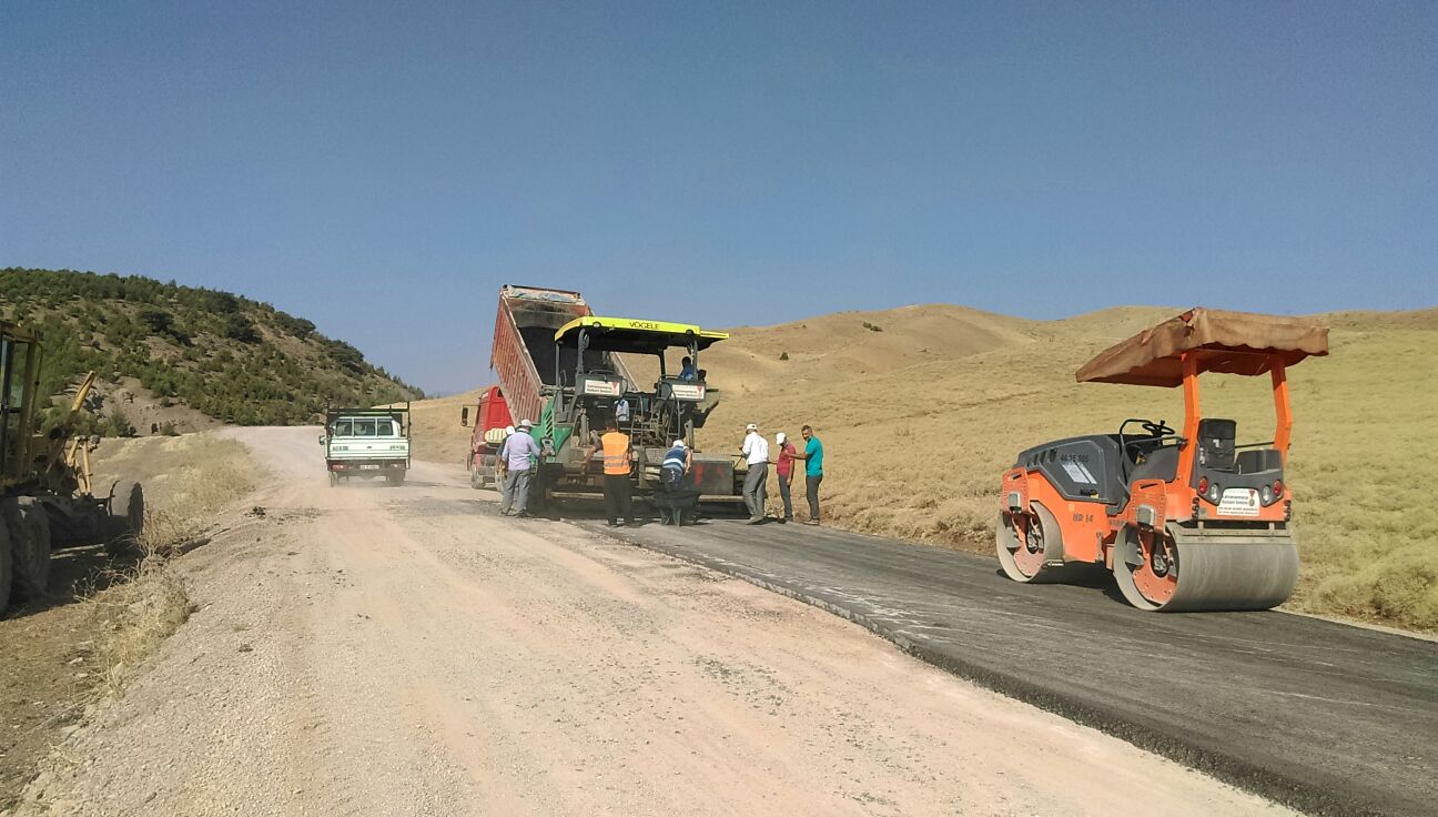 TEVEKKELİ YOLU DA ASFALTLANIYOR