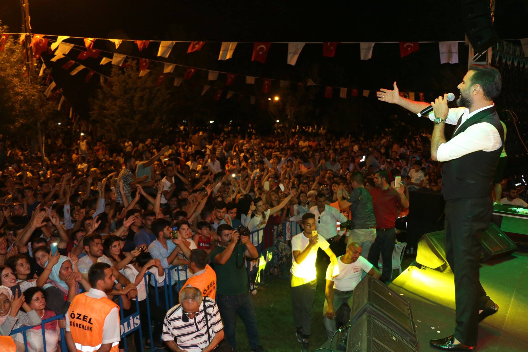 100. YIL FESTİVALİNDE ALİŞAN GECEYE DAMGA VURDU