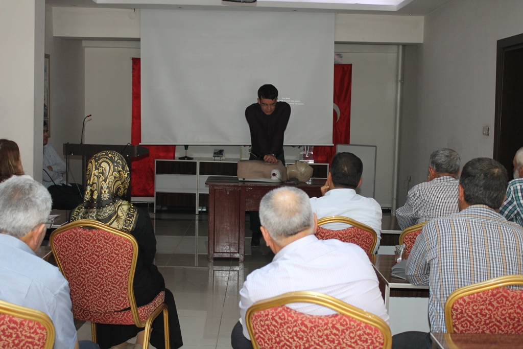 İYİ TARIM UYGULAMALARI VE İLK YARDIM KONULU ÇİFTÇİ BİLGİLENDİRME TOPLANTISI YAPILDI
