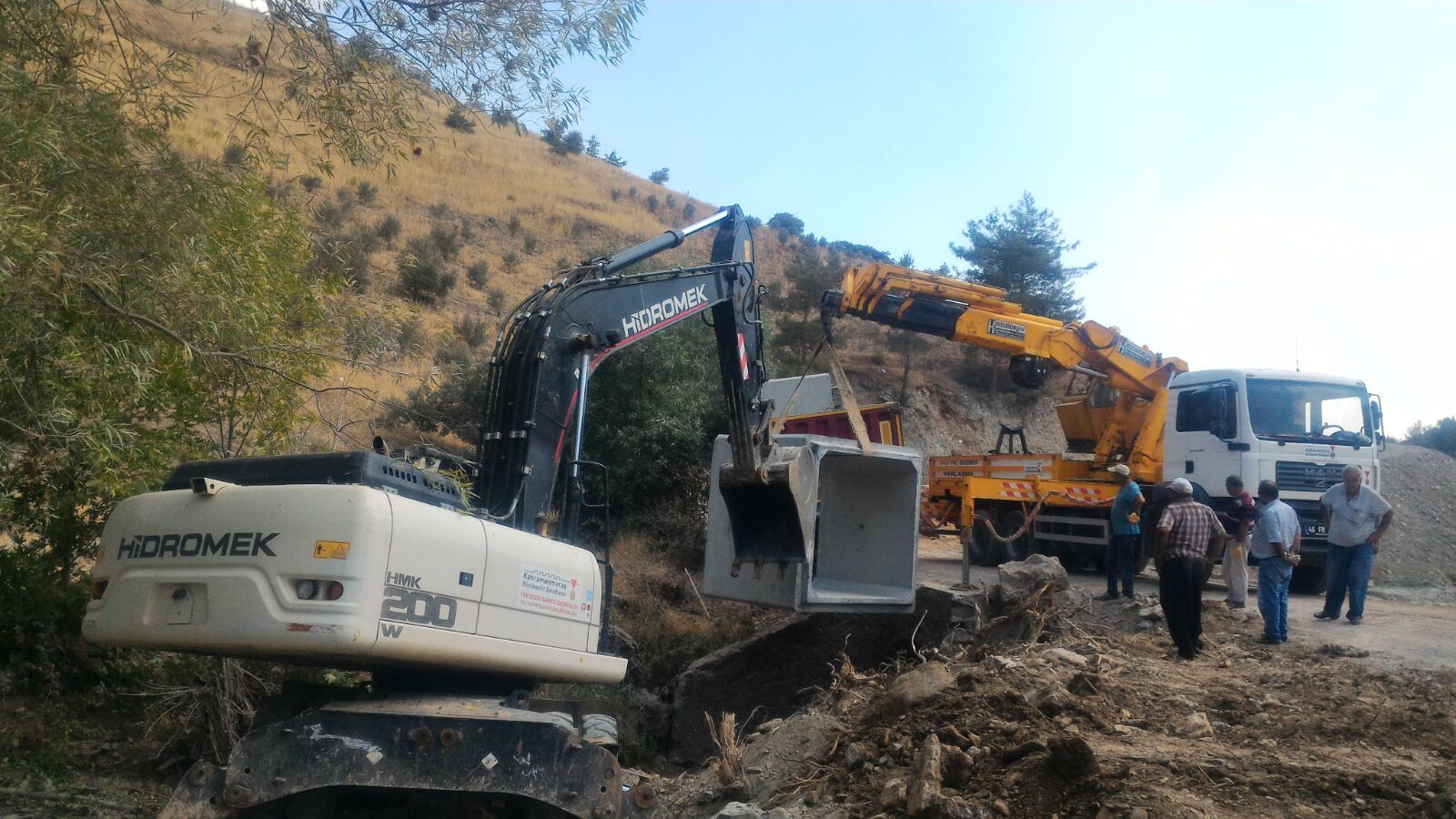 BÜYÜKİMALI GRUP YOLUNDA ALTYAPI ÇALIŞMALARI DEVAM EDİYOR