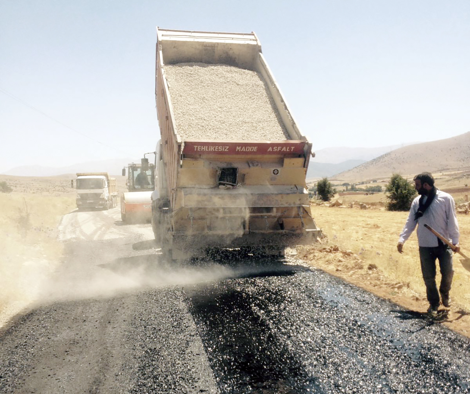 BÜYÜKŞEHİR’DEN 79 NOKTADA YOL ÇALIŞMASI