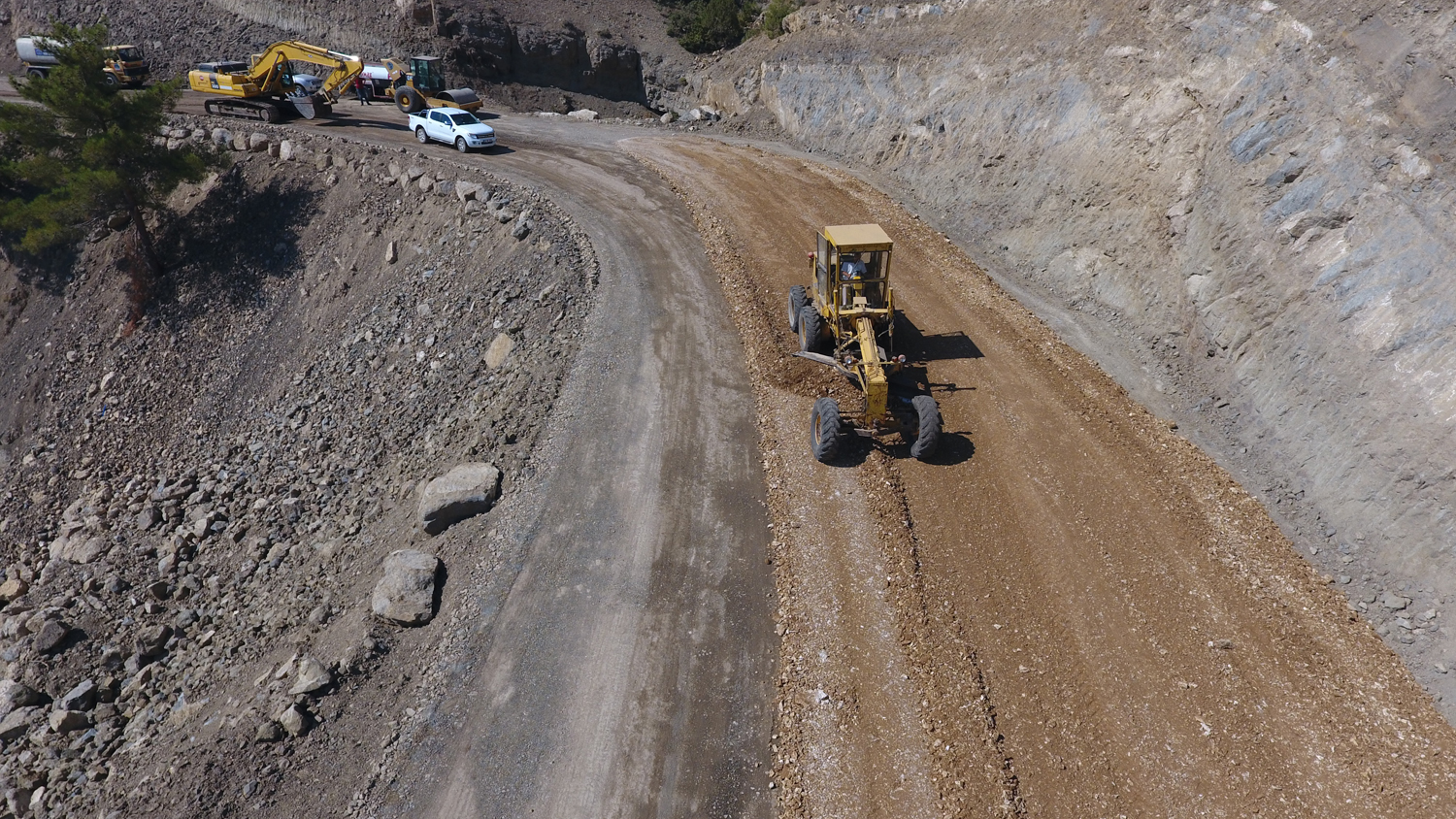 DULKADİROĞLU'NDAN BERTİZ'E YÜKSEK STANDARTLI YOL