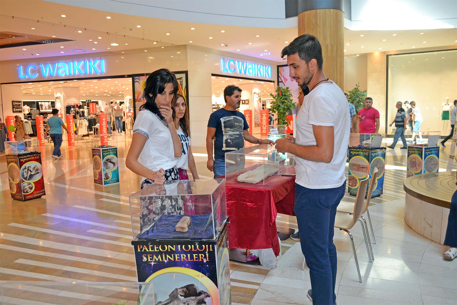 GEÇMİŞİN İZLERİ PİAZZA’DA SERGİLENİYOR