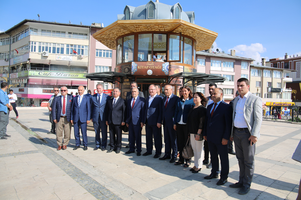KİTAP OTAĞI’NA BAKANLARDAN TAM NOT...