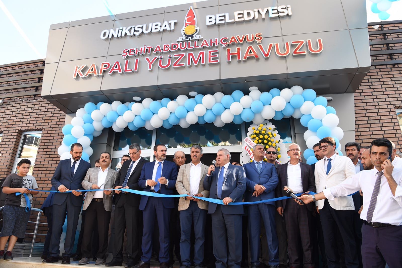 ONİKİŞUBAT’A YAKIŞIR YATIRIMLAR! ŞEHİT ABDULLAH ÇAVUŞ KAPALI YÜZME HAVUZU AÇILDI
