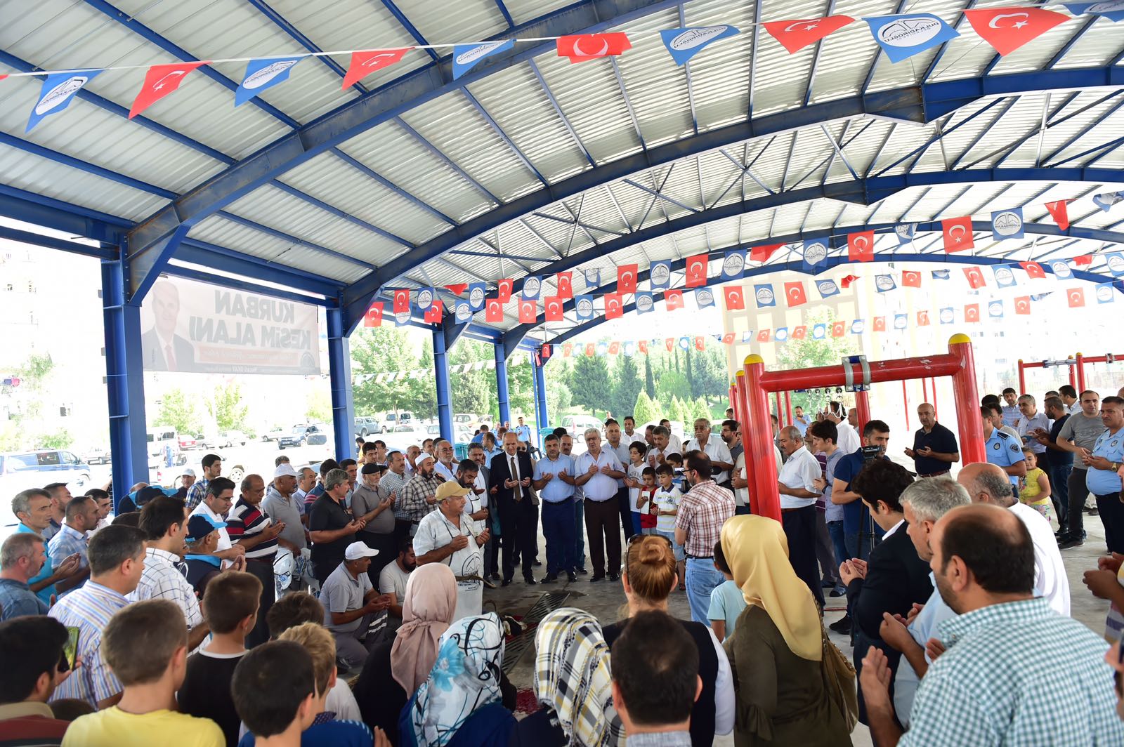DULKADİROĞLU'NDAN DOĞUKENT VE GÜNEŞEVLER'E KURBAN KESİM NOKTASI