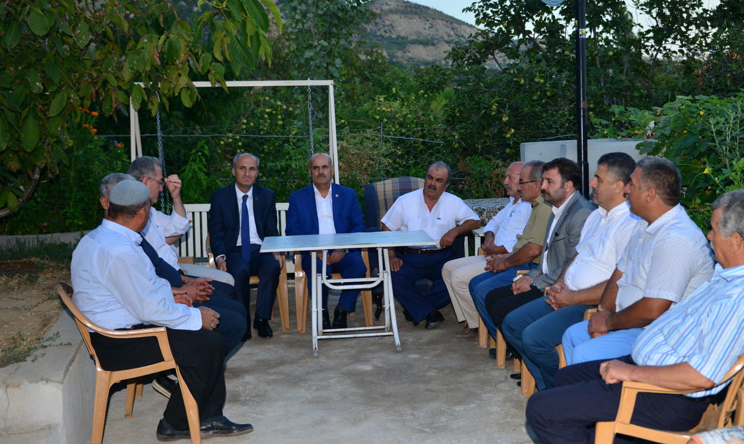 MİLLETVEKİLİ KILIÇ VE BAŞKAN OKAY DULKADİROĞLU'NUN KIRSAL MAHALLELERİNİ ZİYARET ETTİ