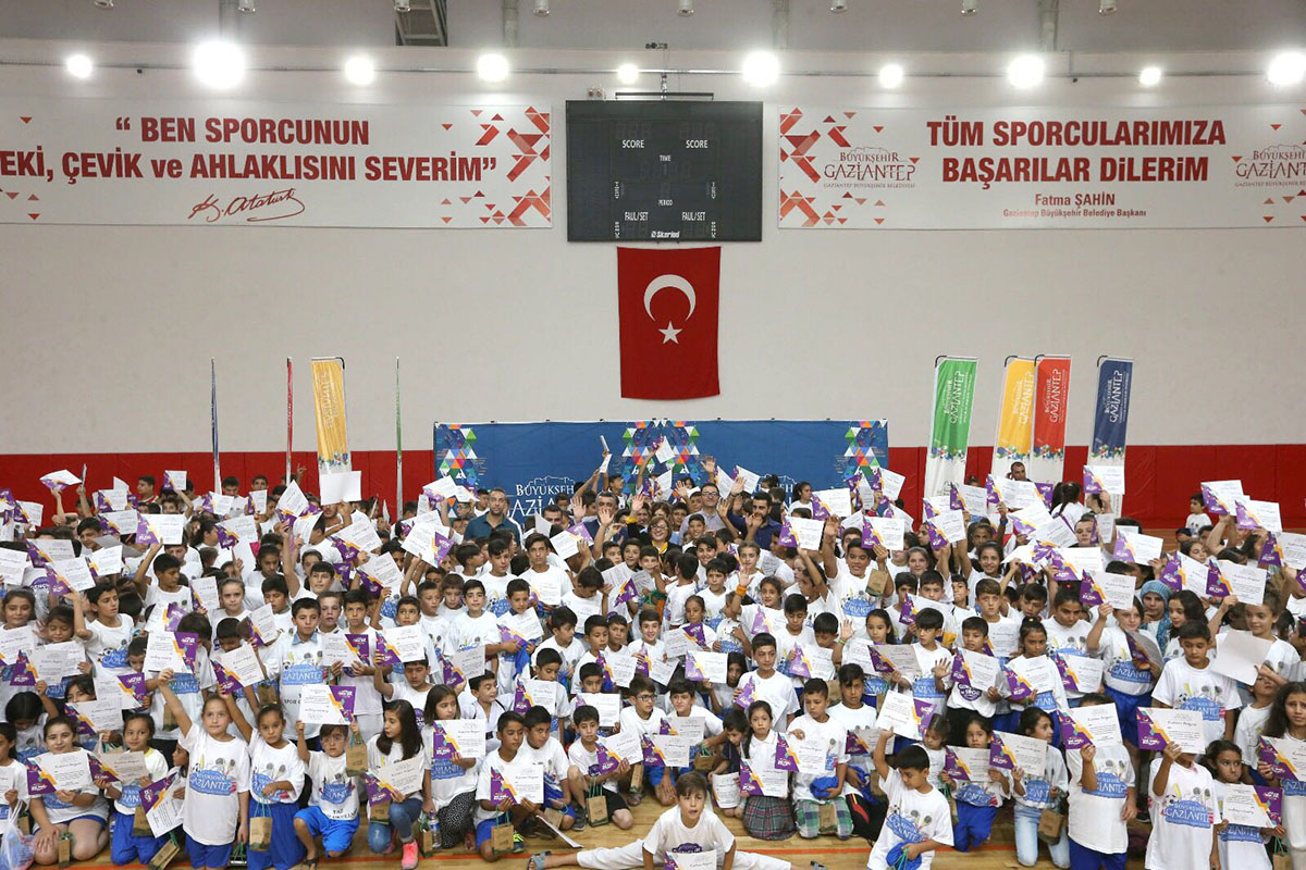 9 BİN 500 ÖĞRENCİ BÜYÜKŞEHİR KURSLARINDAN SERTİFİKA ALDI
