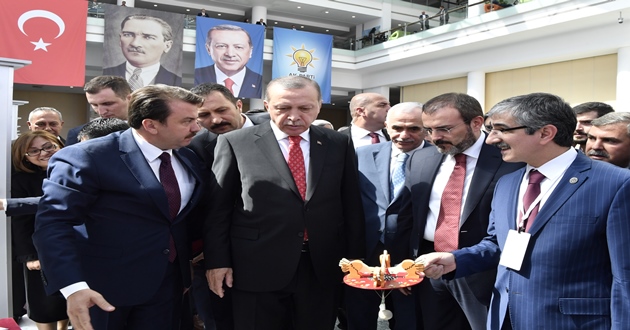 CUMHURBAŞKANI ERDOĞAN KAHRAMANMARAŞ STANDINI GEZDİ