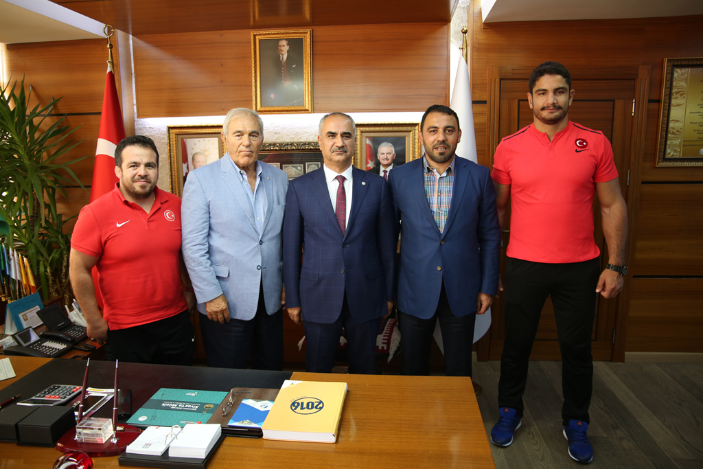 ÜÇ NESİL OLİMPİYAT ŞAMPİYONU PEHLİVANLARDAN AYDIN'A ZİYARET