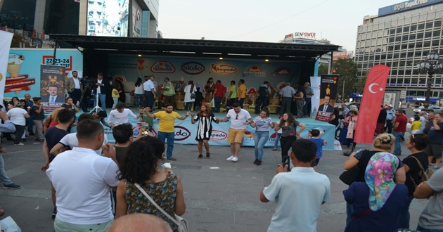 MARAŞ DONDURMASI ANKARALILARI COŞTURDU