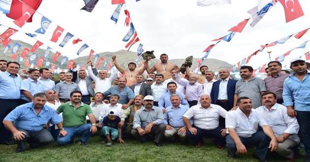 DULKADİROĞLU’NDAN BERTİZ’DE GÖRKEMLİ GÜREŞ FESTİVALİ