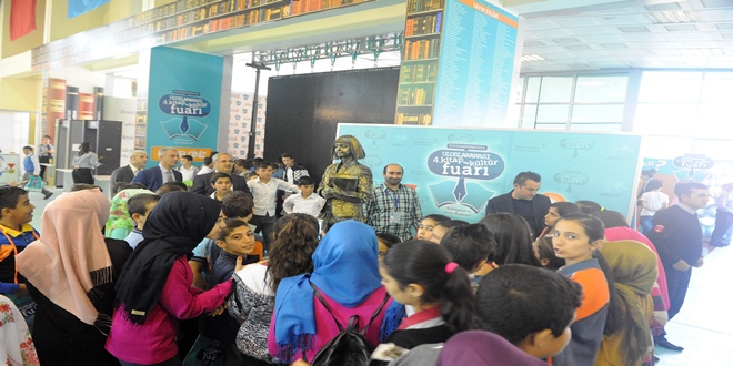 KİTAP KADIN’A YOĞUN İLGİ