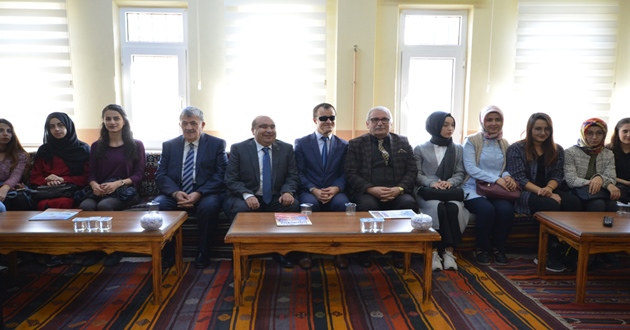 SOSYAL HİZMET ÖĞRENCİLERİNE 'BRAİLLE ALFABESİ' KURSU AÇILDI