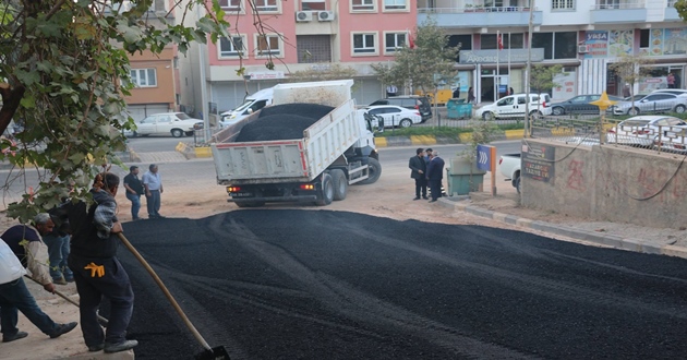 BAŞKAN BOZDAĞ SICAK ASFALT ÇALIŞMASINI YERİNDE İNCELEDİ