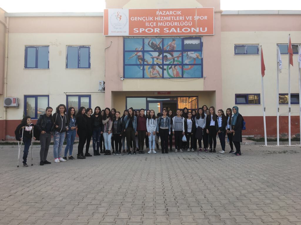 PAZARCIK’TA 40 ÖĞRENCİ MALATYA DARENDE GEZİSİNE GİTTİ