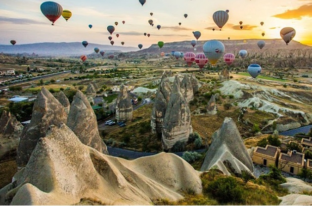 ÜÇ AYDA TURİZMDEN 11 MİLYAR GELİR