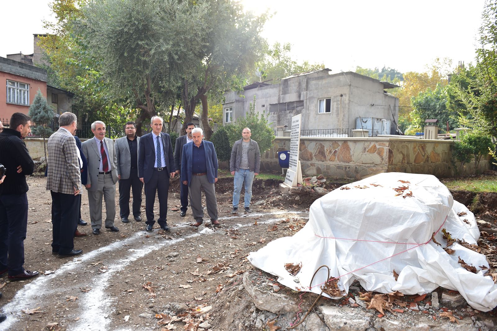 BAŞKAN OKAY’DAN SÜTÇÜ İMAM TÜRBESİ’NE ZİYARET