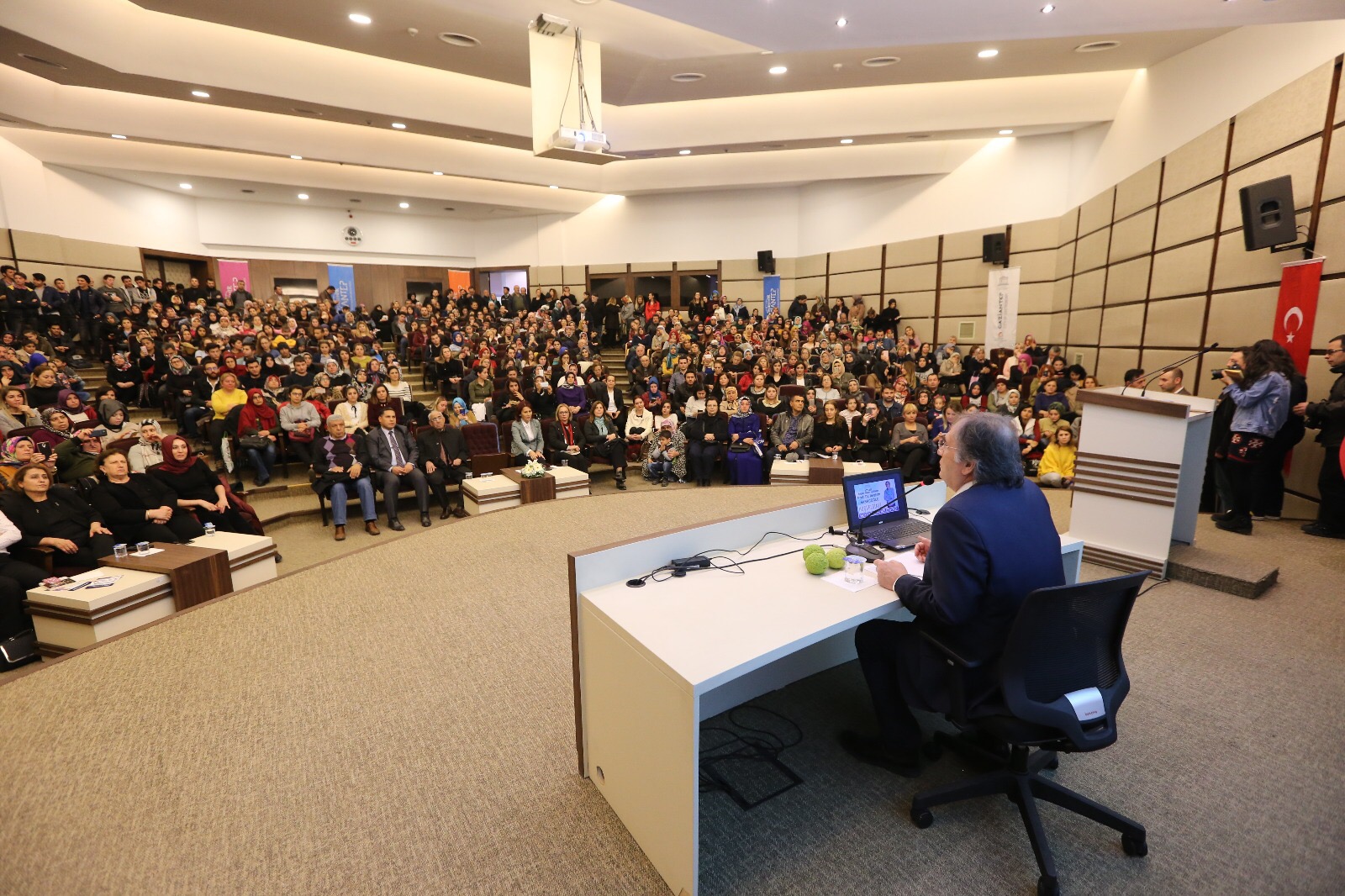 PROF. DR. SARAÇOĞLU “SAĞLIKLI YAŞAM VE BİTKİLER”İ ANLATTI