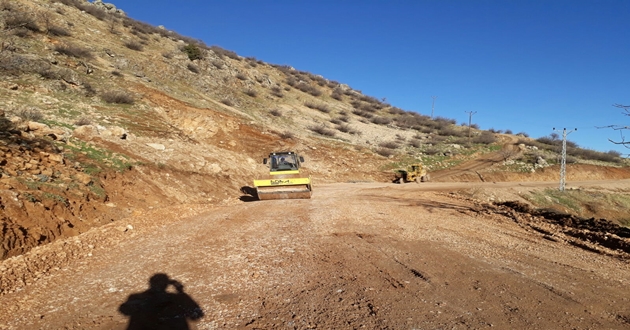 SAKARKAYA-KISIK YOLUNDA FİLLER SERİMİ