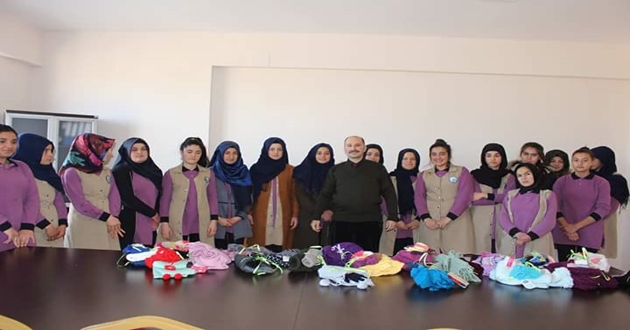 İZMİRLİ ÖĞRENCİLER EKİNÖZÜ'NE GÖNÜL KÖPRÜSÜ KURDU