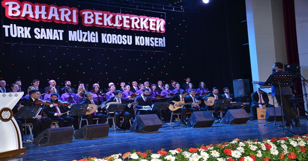 BAHARI BEKLERKEN ŞARKILAR COŞTURDU