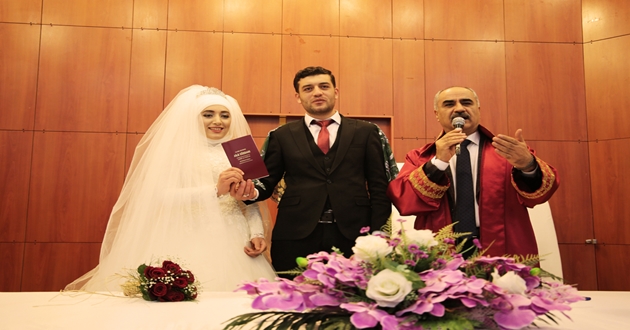 BELEDİYE BAŞKANI AYDIN GENÇ ÇİFTE SÜRPRİZ YAPTI