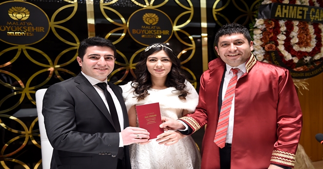 Büyükşehir Belediyesi genç çiftleri sarayda evlendiriyor