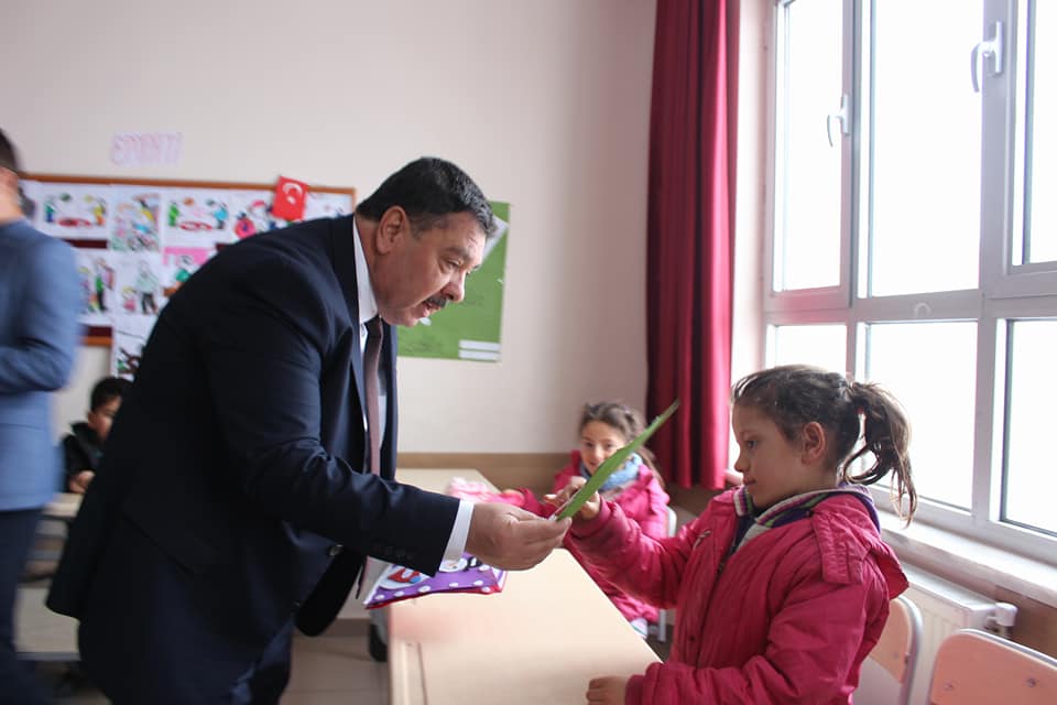 Başkan Çeleğen Öğrencilere Karne Dağıttı