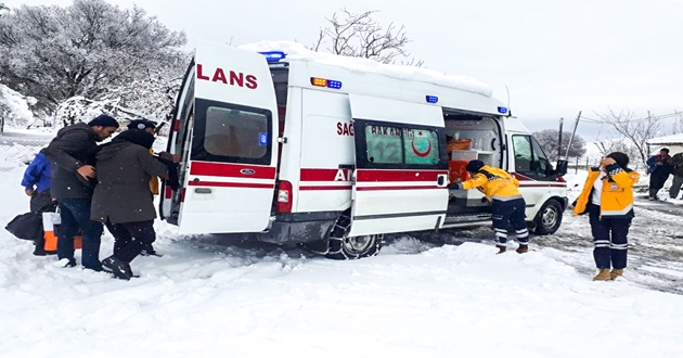 KAPANAN YOLLAR ULAŞIMA AÇILDI