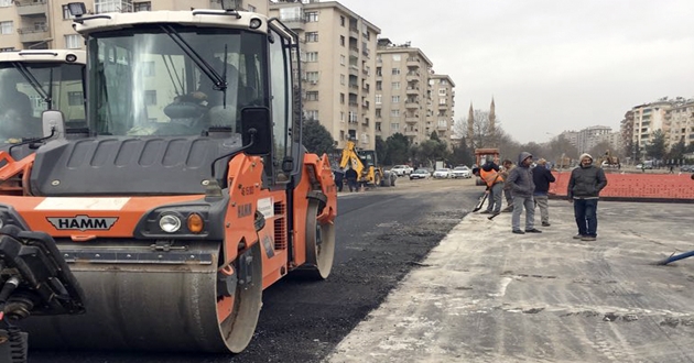 ÇUKUROVA TÜNEL KAVŞAK’A İLK ASFALT