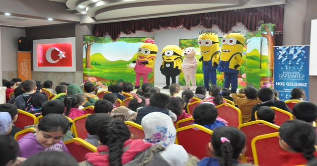 MİNYONLAR ÇOCUKLARLA BULUŞTU