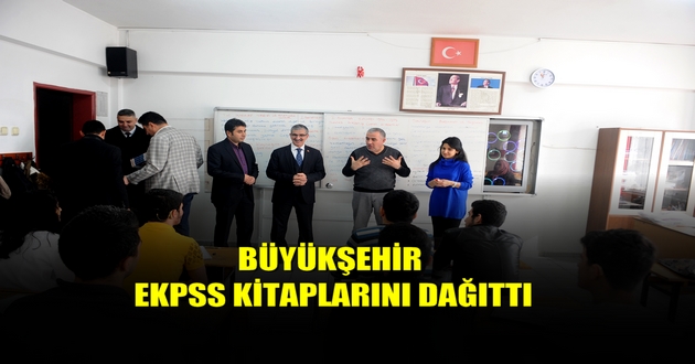 BÜYÜKŞEHİR EKPSS KİTAPLARINI DAĞITTI