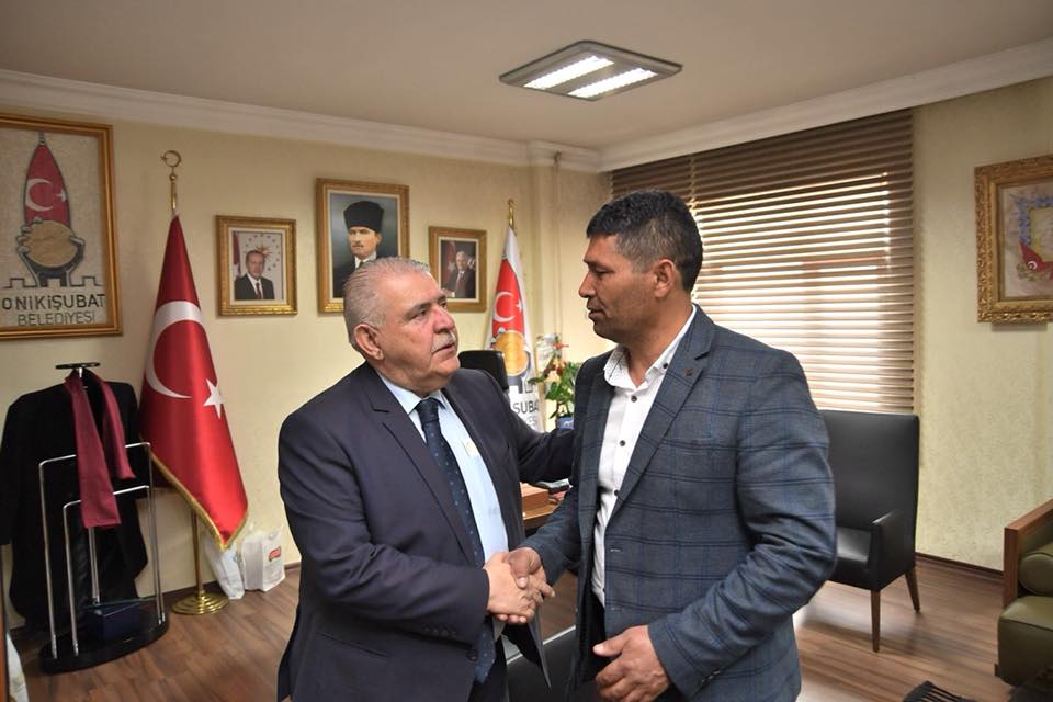 15 TEMMUZ ŞEHİDİMİZ’İN AĞABEYİ ONİKİŞUBAT BELEDİYE BAŞKANI HANEFİ MAHÇİÇEK’İ ZİYARETİYLE ONURLANDIRDI