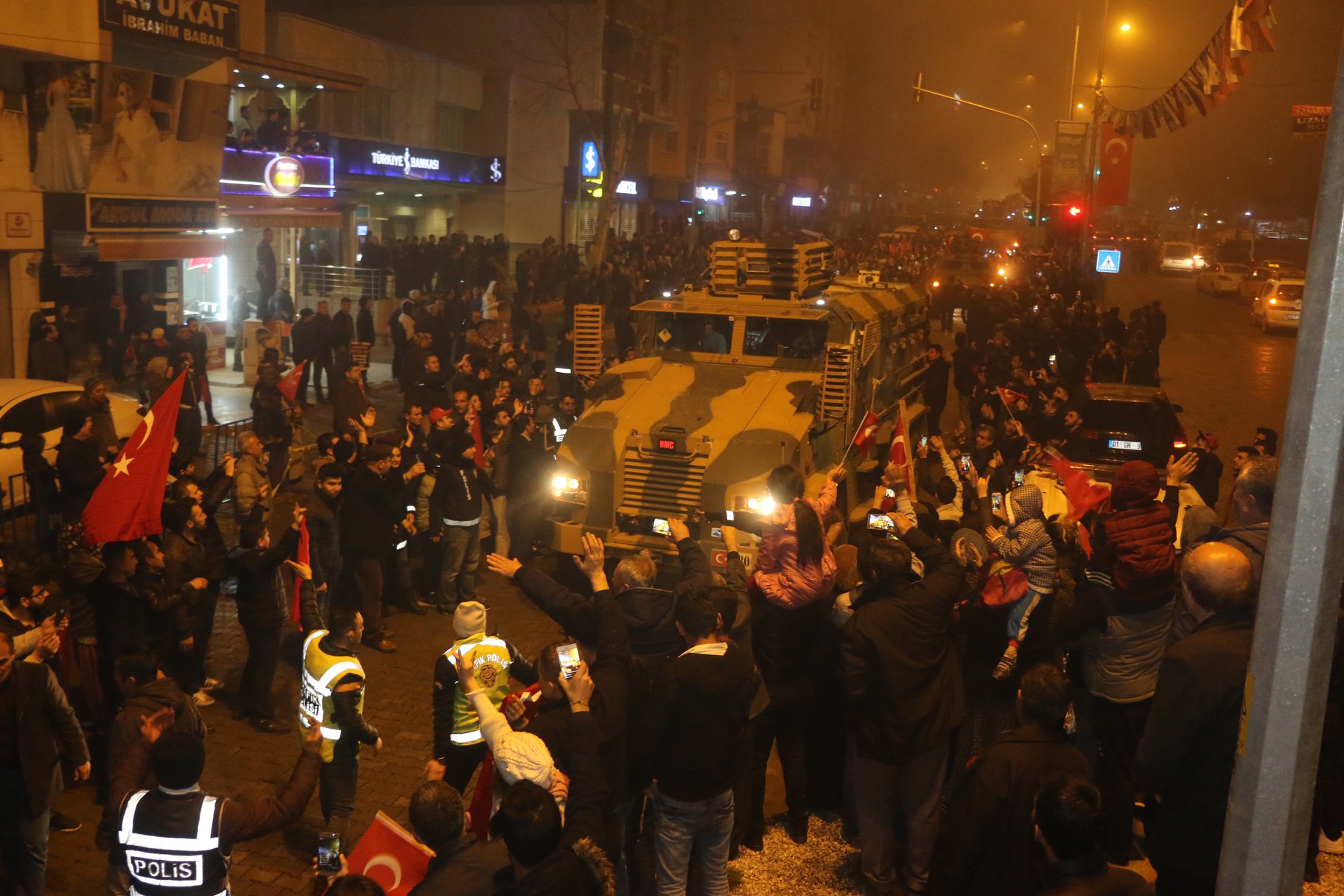 PAZARCIKTAN MEHMETÇİĞE SEVGİ SELİ PAZARCIK’TA MEHMETÇİKLERİMİZE VEFA