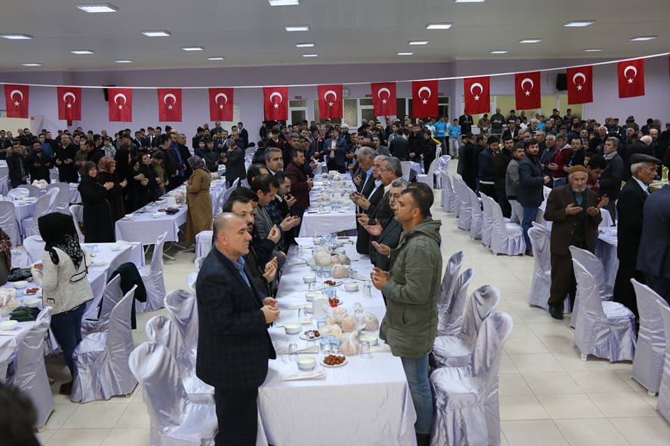PAZARCIKTA YÜZLERCE KİŞİ MEHMETÇİK İÇİN TOPLANDI