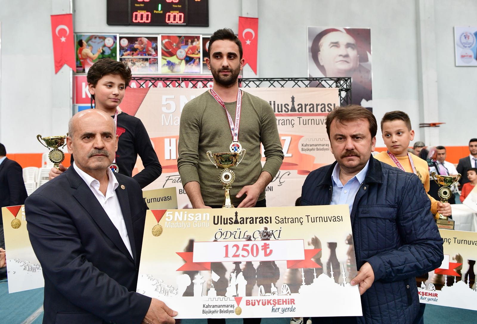 SATRANÇ TURNUVASI ÖDÜLLERİ DAĞITILDI