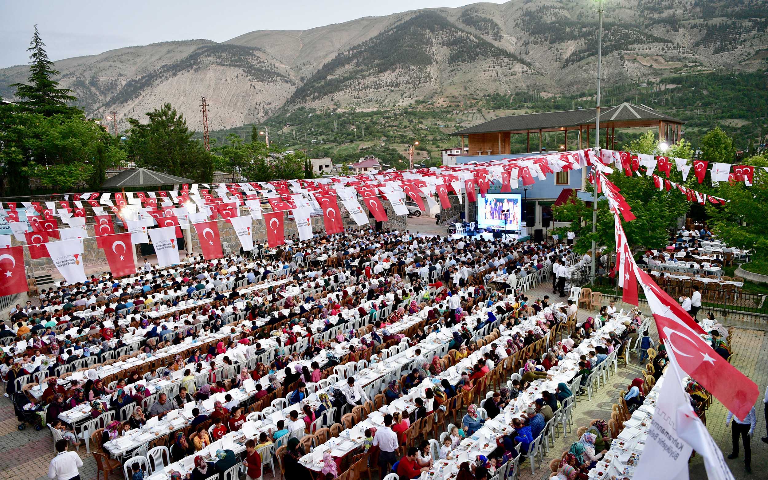 BÜYÜKŞEHİR’DEN ÇAĞLAYANCERİT’TE İFTAR