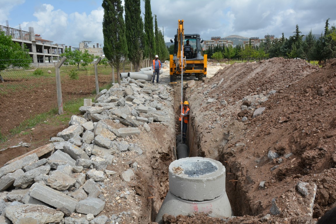 Adıyaman Belediyesi, İmara Yeni Açılan Yerlere Altyapı Hattı Döşüyor