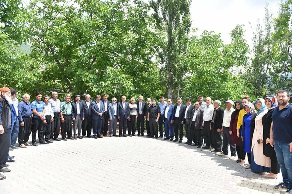 AK PARTİ MİLLETVEKİLİ ADAYLARI SAMİMİYETLE GÖNÜL ALMAYA DEVAM EDİYORLAR