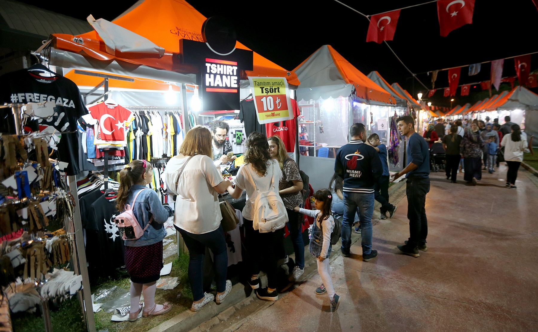 BÜYÜKŞEHİR’İN RAMAZAN SOKAĞI’NA YOĞUN İLGİ