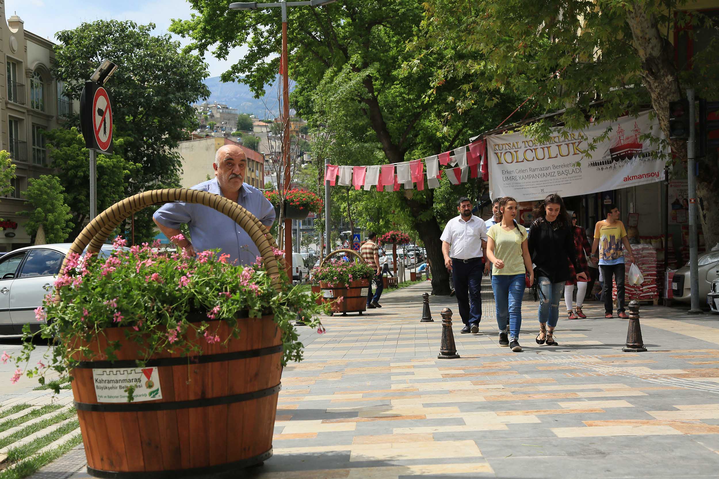 ÇİÇEK SEPETLERİ İLGİ ODAĞI OLDU