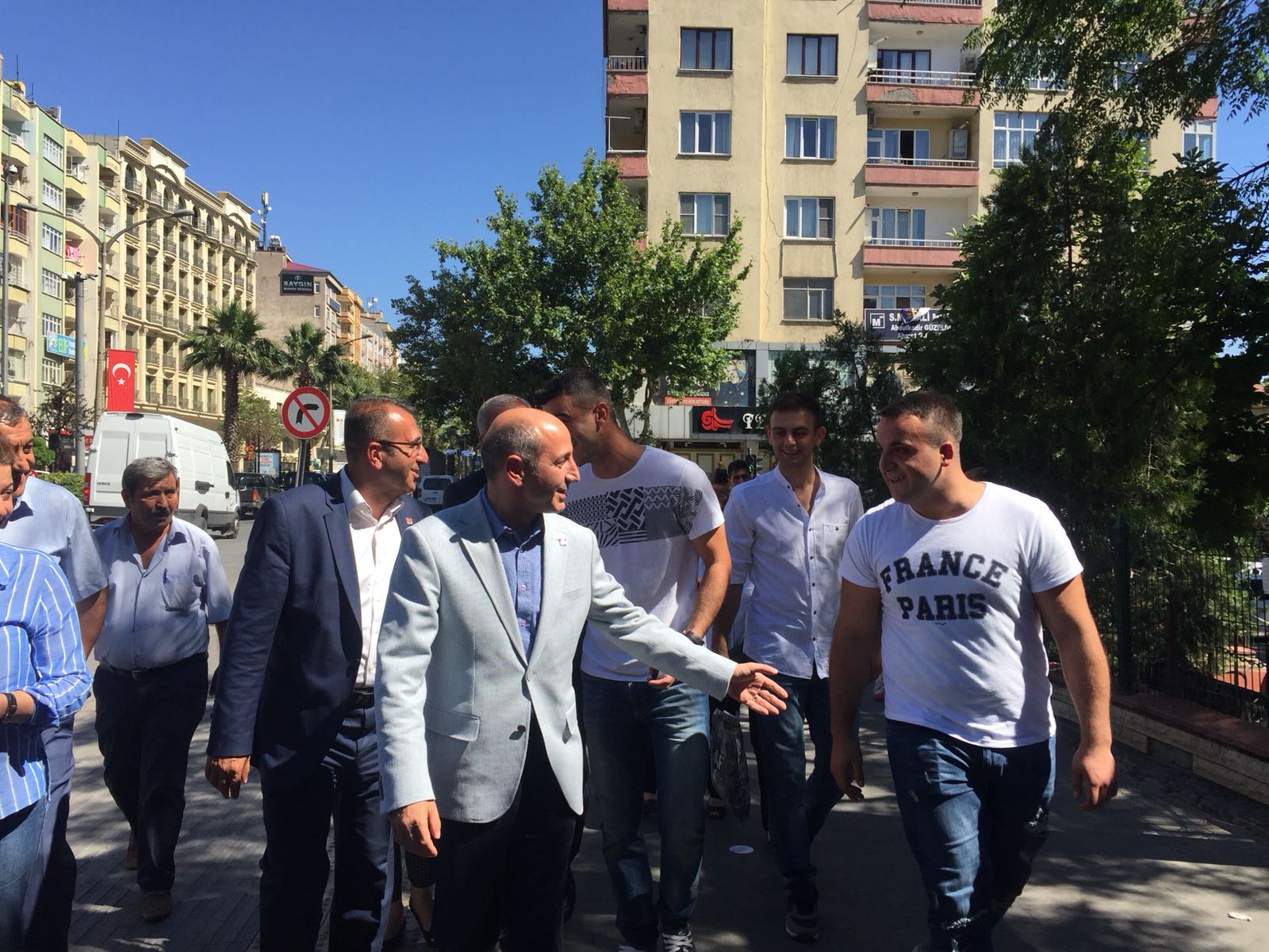 MV ADAYI ÖZTUNÇ “KAHRAMANMARAŞ ESNAFI ARTIK UYANIYOR!”