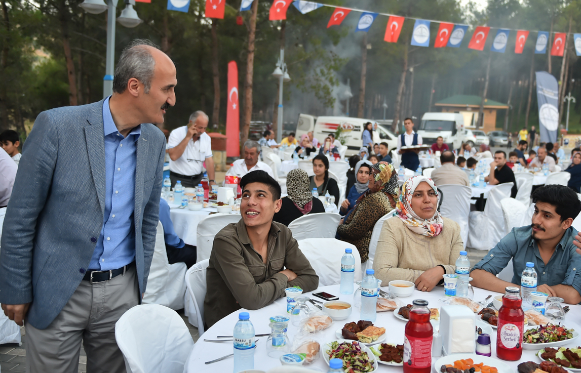 İLÇEMİZİ BİRLİKTE İNŞA VE İHYA EDİYORUZ