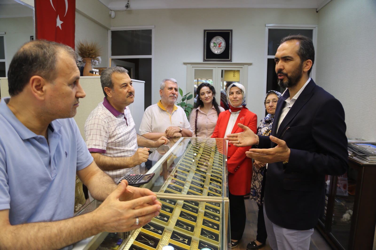 AK PARTİ ADAYLARI SAHA ÇALIŞMALARINI SÜRDÜRÜYOR