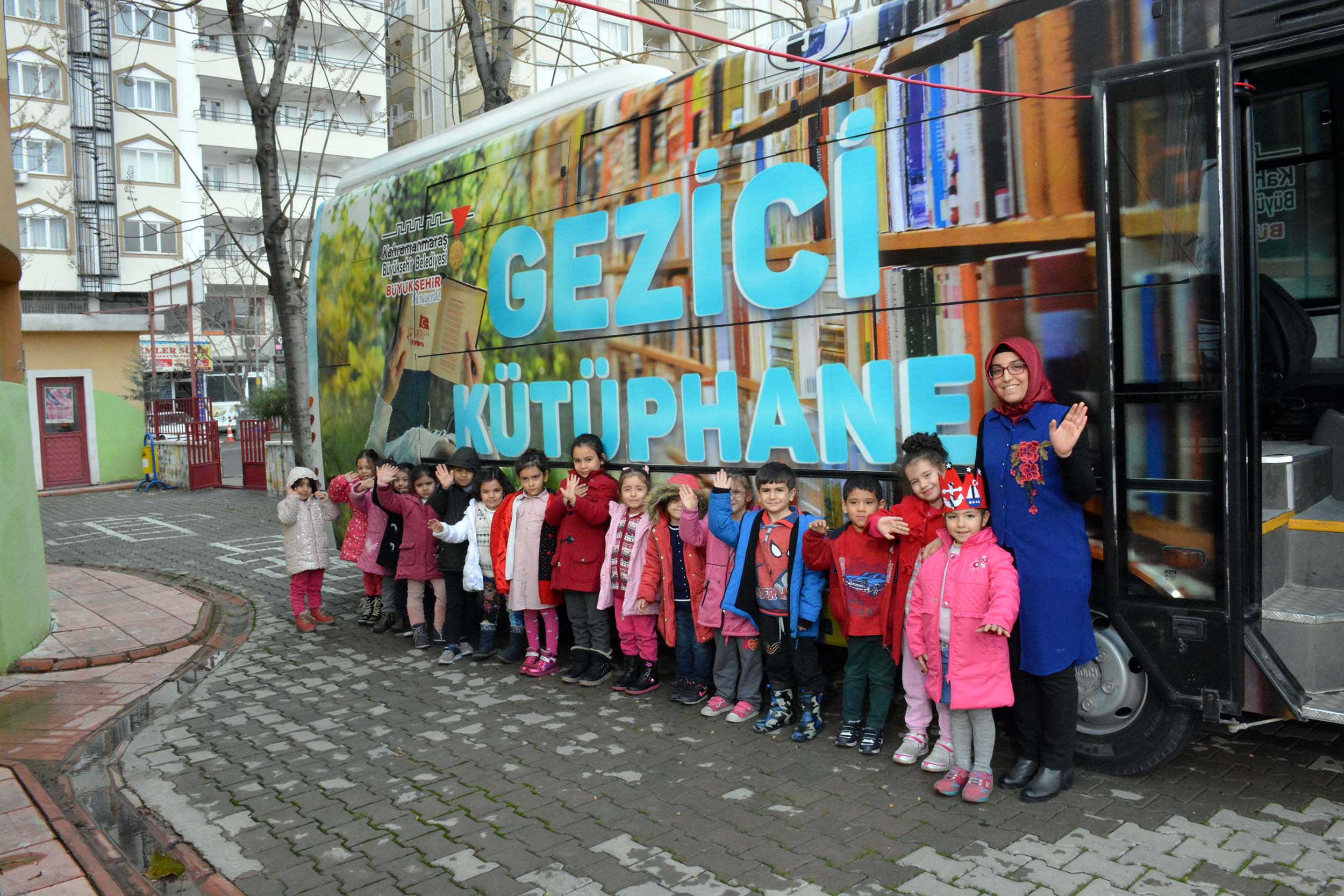 GEZİCİ KÜTÜPHANEDEN 15 BİN ÖĞRENCİYE HİZMET
