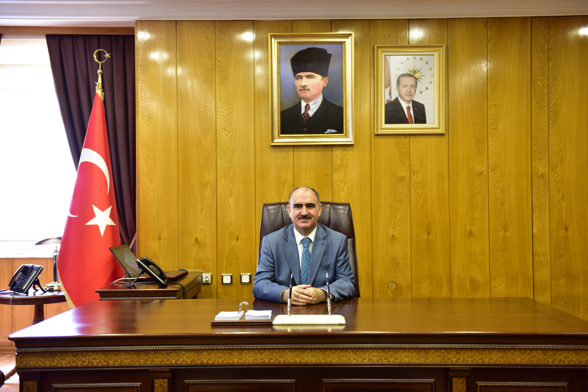 VALİ VAHDETTİN ÖZKAN’IN “24 TEMMUZ GAZETECİLER VE BASIN BAYRAMI” MESAJI