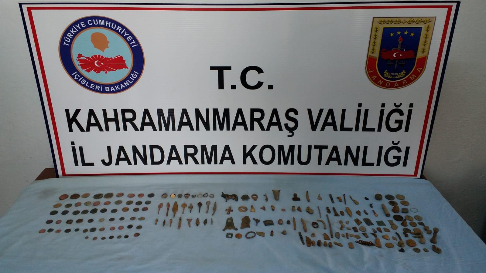 KAHRAMANMARAŞ'TA TARİHİ ESER KAÇAKCILARI YAKALANDI