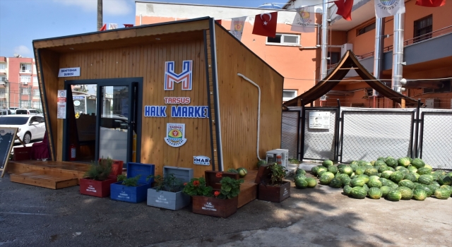 Tarsus’ta vatandaşlara 15 ton karpuz dağıtıldı